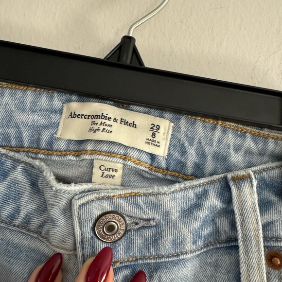 Abercrombie High Rise Curve Love Mom Jeans - Picture 3 of 5